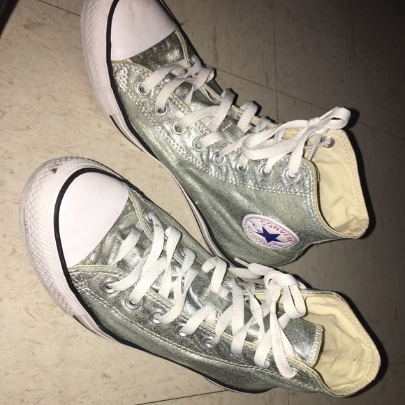 Woman converse - Picture 2 of 2